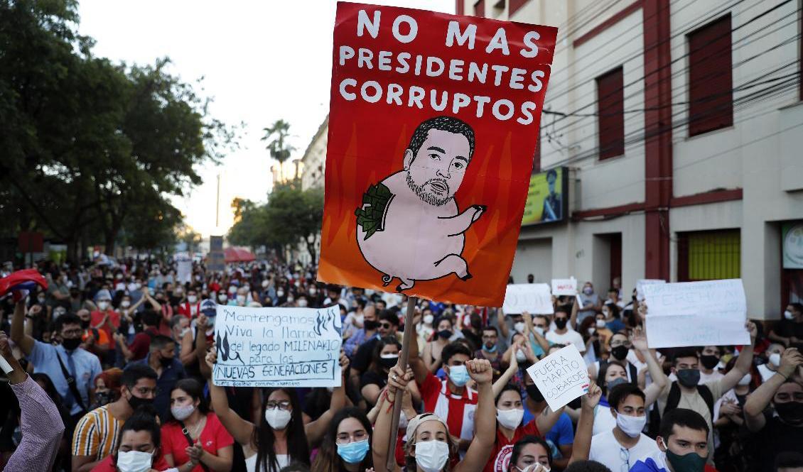 

Demonstration mot president Mario Abdo Benítez i Paraguays huvudstad Asunción på lördagen. Foto: Jorge Saenz/AP/TT                                                                                        