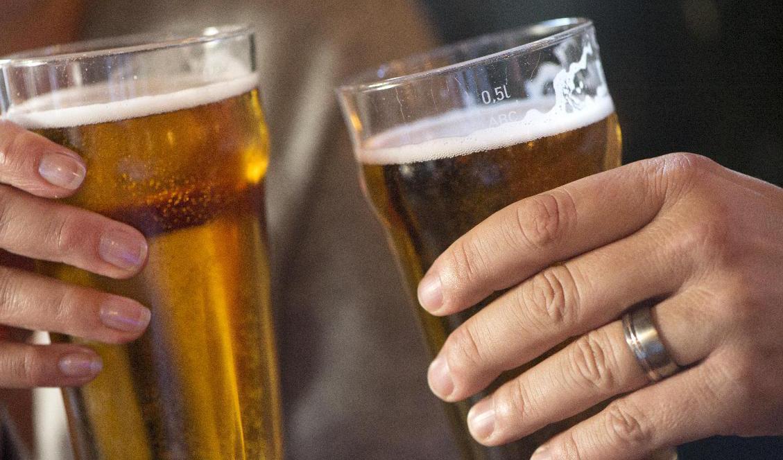 Många i krogsvängen kan skåla för nytt jobb. Arkivbild. Foto: FREDRIK SANDBERG / TT