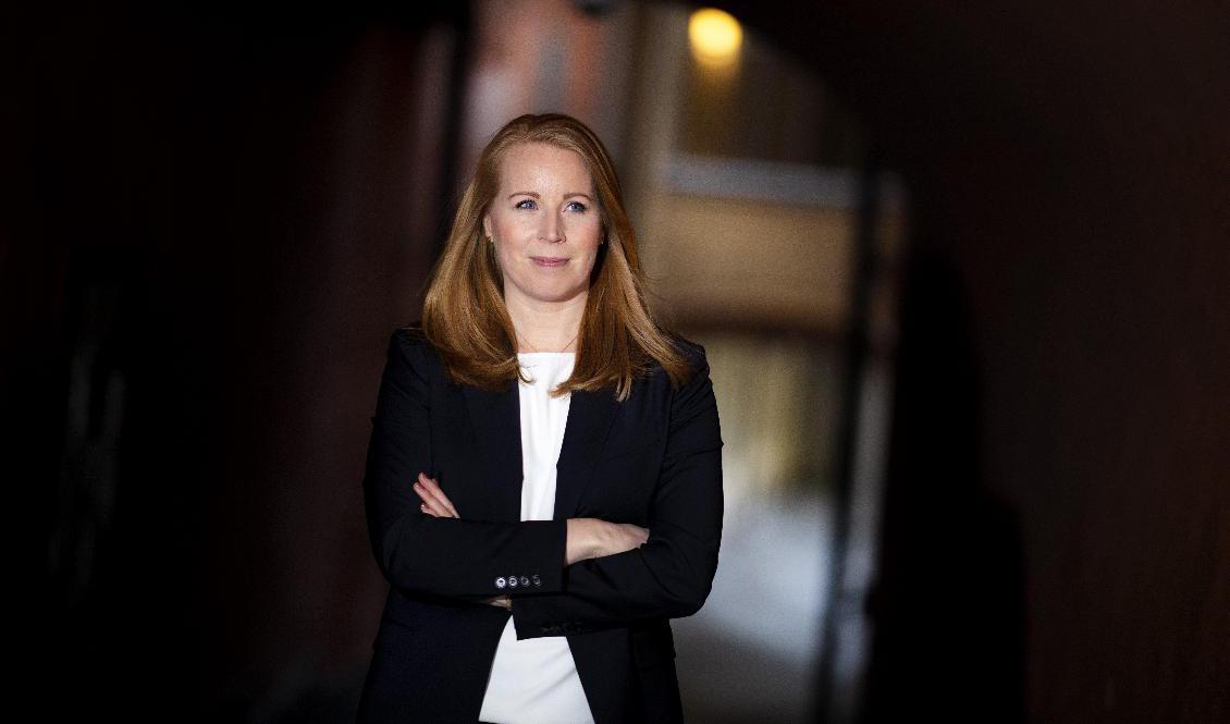 Centerns partiledare Annie Lööf har svårt att förstå det politiska vägval Liberalernas partiledning gjort. Foto: Pontus Lundahl/TT