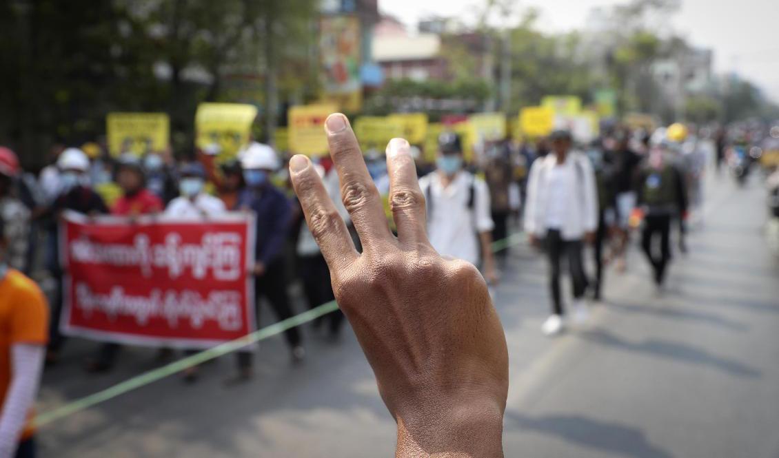 Protesterna i Myanmar har pågått sedan Aung San Suu Kyi störtades. Arkivbild. Foto: AP/TT