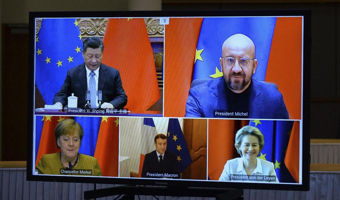 Kinas president Xi Jinping och EU-ledarna Charles Michel, Angela Merkel, Emmanuel Macron och Ursula von der Leyen enades i december om ett investeringsavtal. Fast nu protesterar EU-parlamentet med anledning av Kinas nya sanktioner. Arkivbild. Foto: Johanna Geron/AP/TT