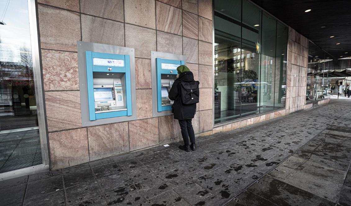 På senare tid har fenomenet ”de-risking” dykt upp hos banker, vilket innebär att bankerna helt enkelt har stängt ned konton för många kunder. Foto: Sofia Drevemo