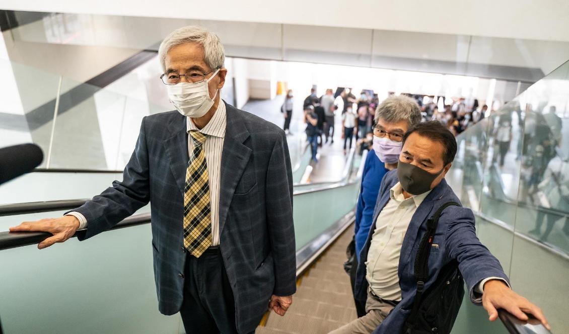 Advokaten Martin Lee (till vänster) är på väg till domstolen i Hongkong. Foto: Anthony Kwan/Getty Images