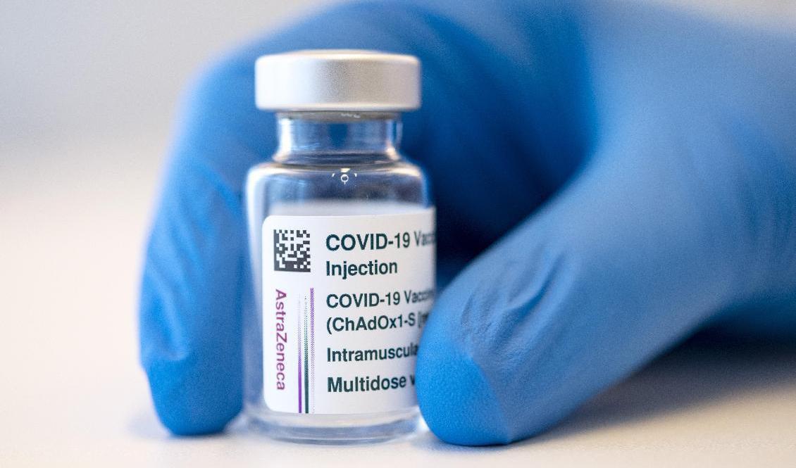 Sju personer i Storbritannien har dött till följd av de blodproppar de fått efter att ha vaccinerats med Astra Zenecas vaccin mot covid-19. Arkivbild. Foto: Johan Nilsson/TT