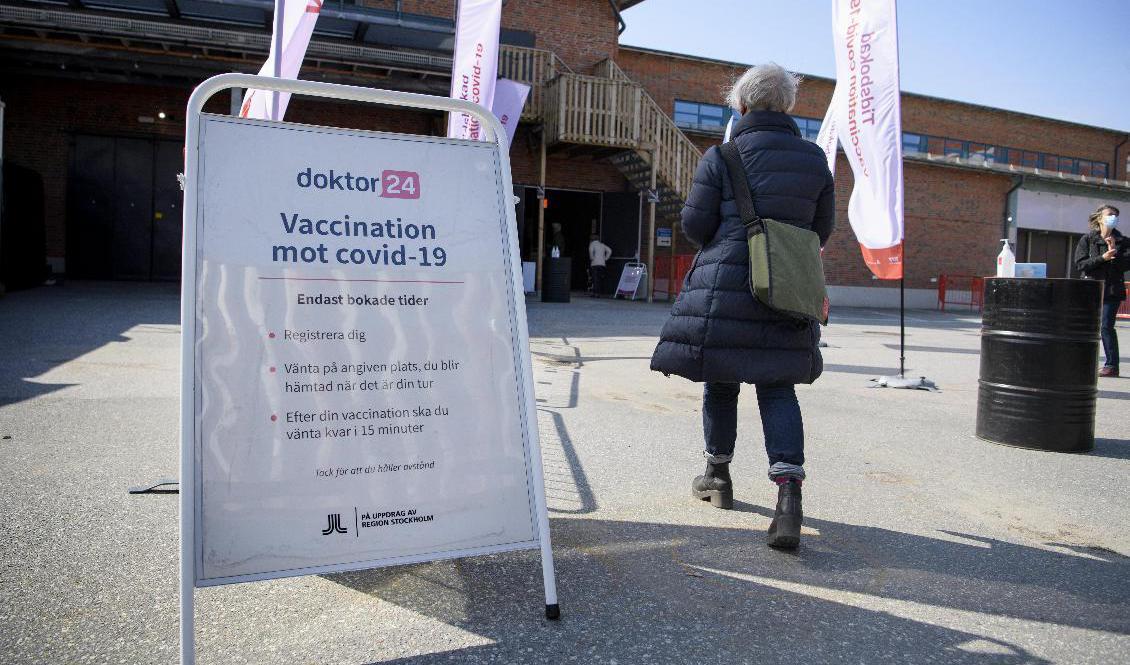 Informationsskylt inför vaccinering i klubblokalen Fållan i Stockholm. Arkivbild. Foto: Jessica Gow/TT
