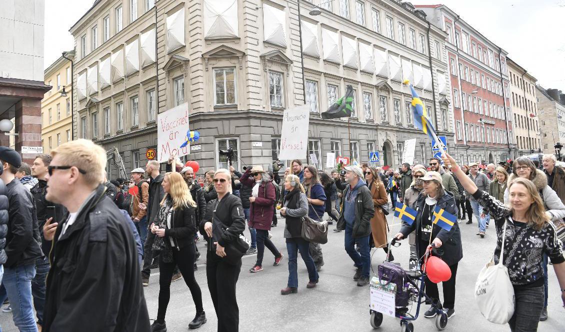 Demonstration mot coronarestriktioner i centrala Stockholm på lördagen. Foto: Henrik Montgomery/TT