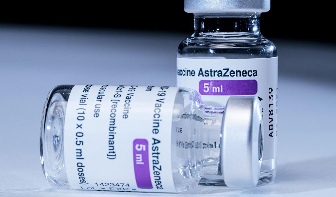 Folkhälsomyndigheten rekommenderar att personer som är yngre än 65 inte ska ta Astra Zenecas vaccin Vaxzevria. Foto: Joel Saget/AFP via Getty Images