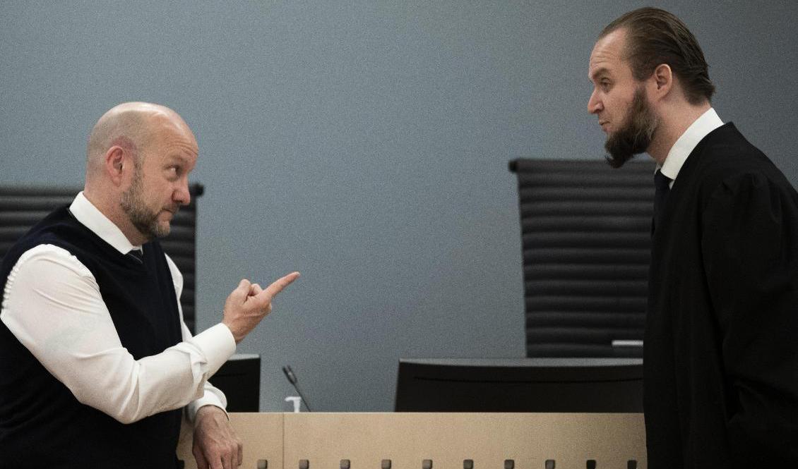 Åklagaren Geir Evanger (till vänster) och den dömda kvinnans försvarare Nils Christian Nordhus vid rättegången i Oslo tingsrätt. Arkivbild. Foto: Berit Roald/NTB/TT