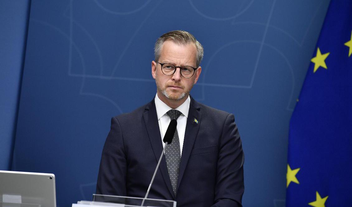Inrikesminister Mikael Damberg (S) lovar en utredning som ska se över möjligheten att använda släktforskning och dna i brottsutredningar. Arkivbild. Foto: Pontus Lundahl/TT