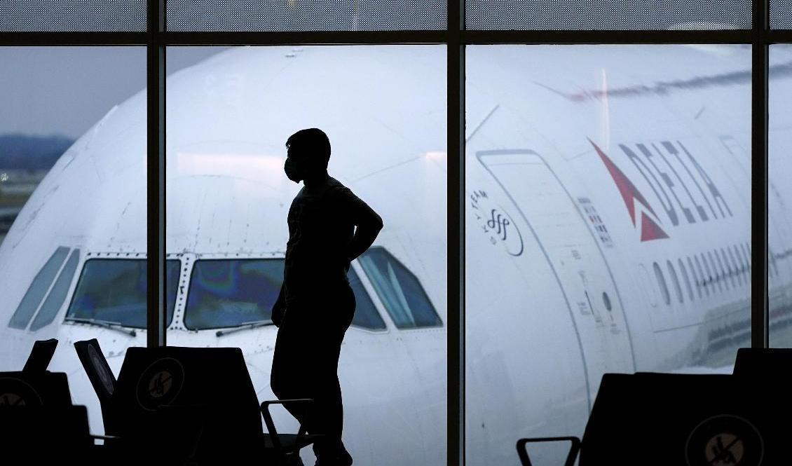 Delta Airlines kräver nu att nyanställda ska vara vaccinerade. Arkivbild. Foto: Charlie Riedel/AP/TT