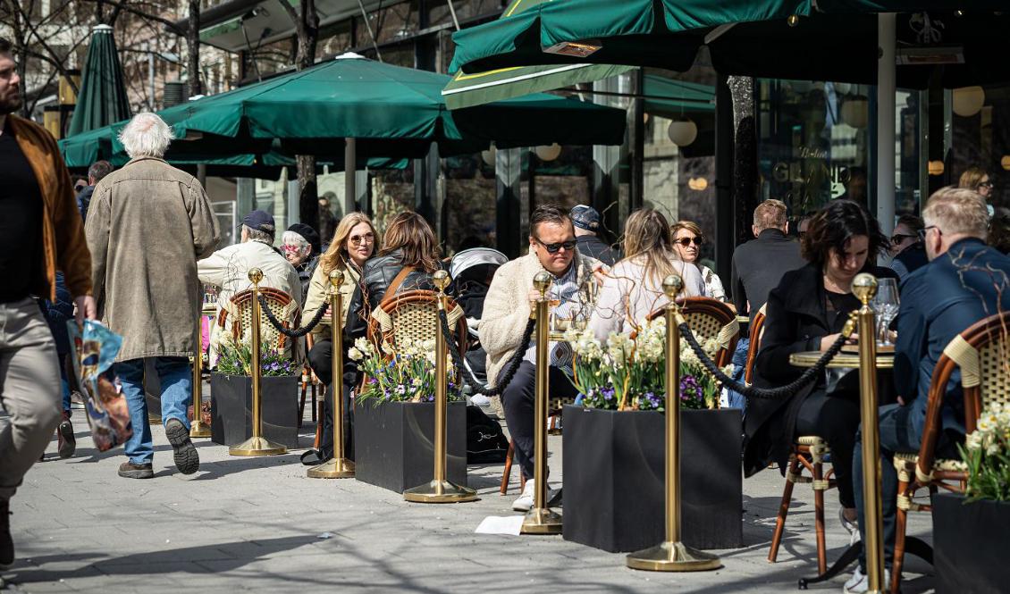Stockholmarna längtar efter utelivet, visar en undersökning. Foto: Sofia Drevemo