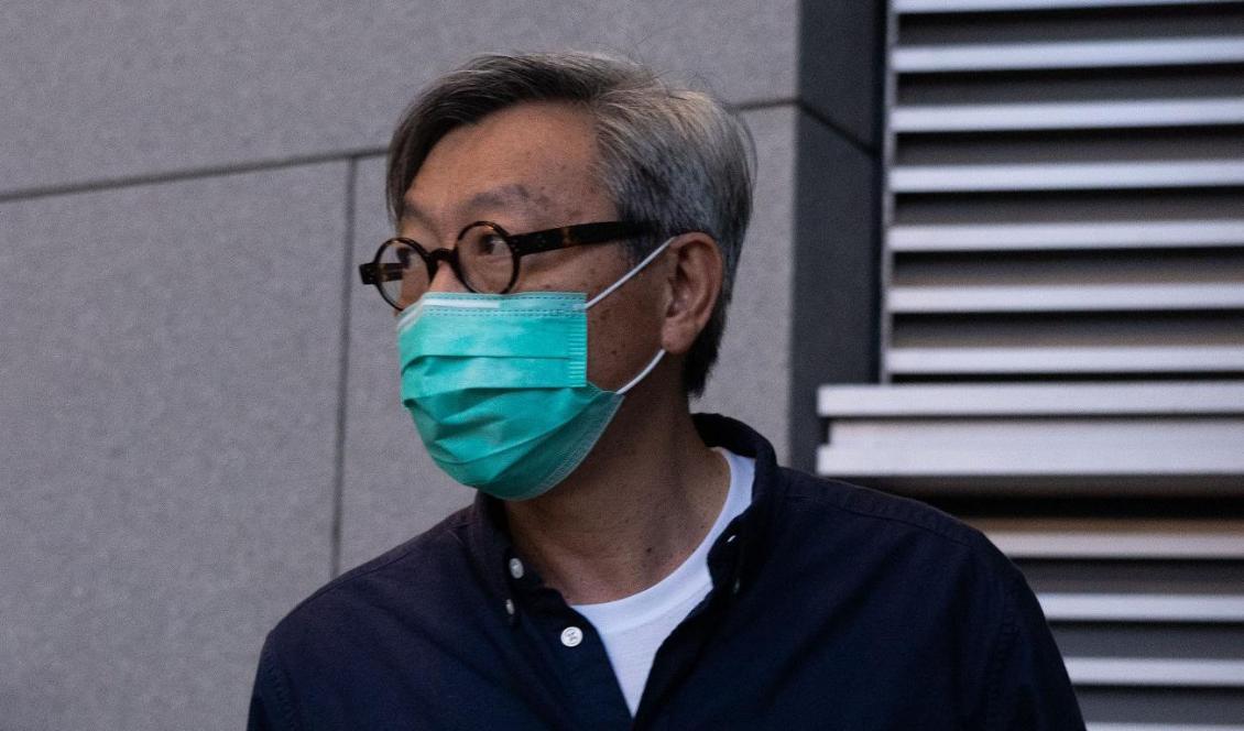 

Fung Wai-kong, redaktör och kolumnist för den nedlagda prodemokratiska tidningen Apple Daily greps den 27 juni och släpptes mot borgen två dagar efteråt. Foto: Bertha Wang/AFP via Getty Images                                                                                        