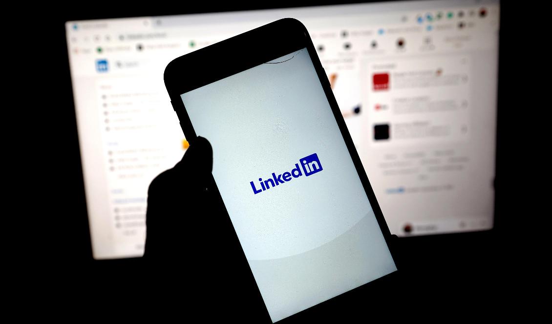 Linkedin:s logotyp på en mobiltelefon. Innan årsdagen av massakern på Himmelska fridens torg blockerades Epoch Times-medarbetares profiler för användare i Kina.
Foto: Edward Smith/Getty Images