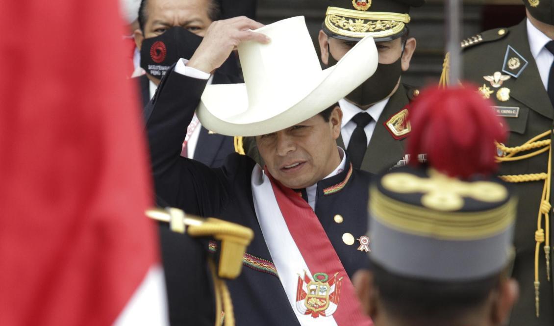 Perus nya president Pedro Castillo under installationsceremonin i huvudstaden Lima på onsdagen. Foto: Francisco Rodriguez/AP/TT