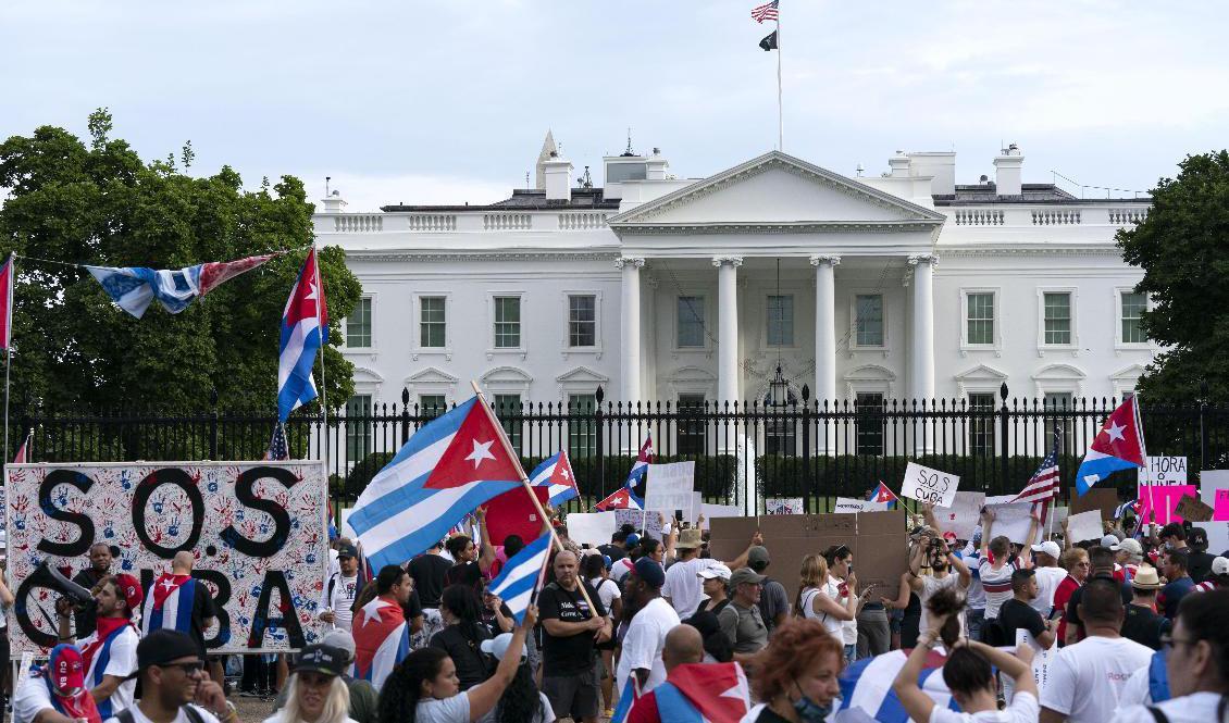 
Demonstrationer mot regimen på Kuba utanför Vita huset i Washington den 17 juli. Foto: Jose Luis MaganaAP/TT                                            