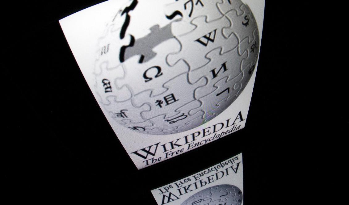 
Wikipedias logotyp fotograferad på en läsplatta. Larry Sanger, den ene av Wikipedias två grundare, som lämnade projektet redan 2001, är mycket kritisk till hur sajten utvecklats. Foto: Lionel Bonaventure/AFP via Getty Images                                            