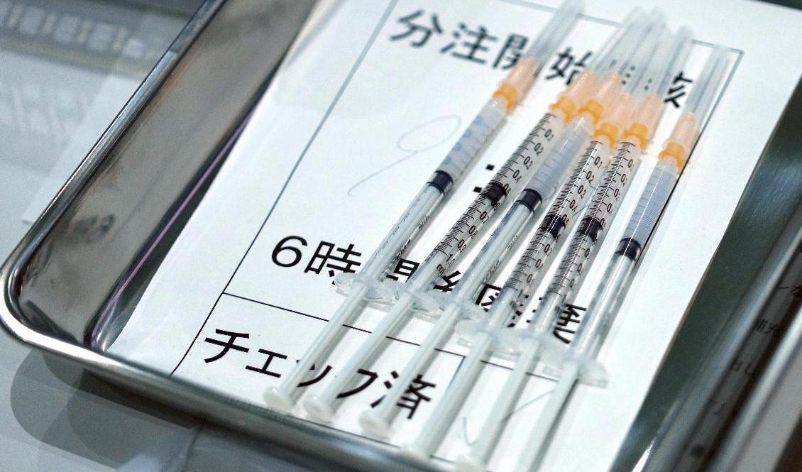 
Doser av Modernas vaccin i Japan. Bilden är från ett tidigare tillfälle. Foto: Eugene Hoshiko/AP/TT                                            