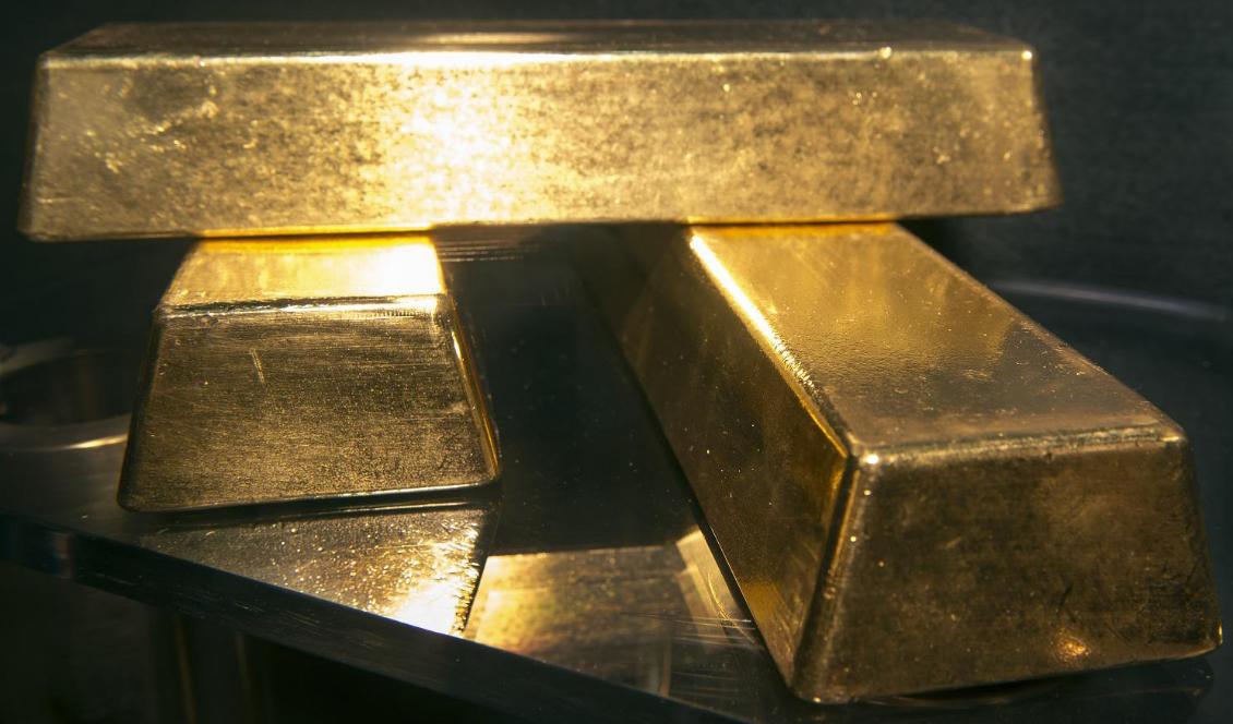 Tre guldtackor, vardera på 400 uns finguld eller 12,7 kg, med ett totalt värde på drygt 13 miljoner kronor, visas på Bureau of Engraving and Printing i Washington. Foto: Paul J. Richards/AFP/Getty Images