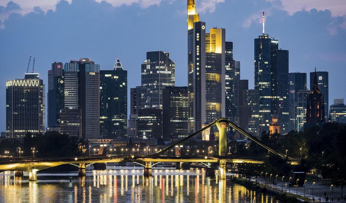 Finansdistriktet i Frankfurt där Europeiska centralbanken, ECB, har sitt säte. ECB meddelade nyligen att högre inflation tillfälligt kommer att tillåtas. Foto: Thomas Lohnes/Getty Images