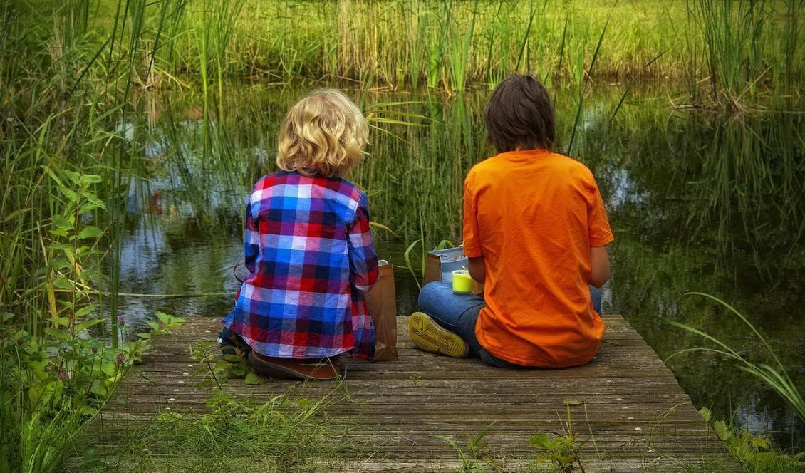 Många barn med ADHD och deras föräldrar blir hjälpta av mindfulness-träning. Personerna på bilden har inget med artikeln att göra. Foto: Peter Dargatz/Pixabay