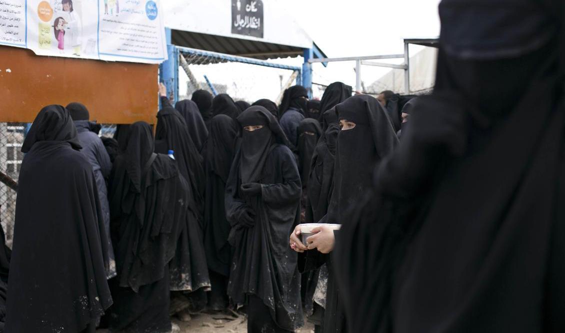 Samtliga av de fem är kvinnor som suttit i IS-läger i nordöstra Syrien. Arkivbild. Foto: Maya Alleruzzo/AP/TT