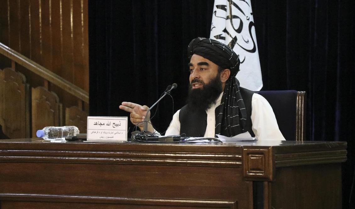 Talibanernas talesperson Zabihullah Mujahid under en presskonferens på måndagen. Foto: Muhammad Farooq/AP/TT