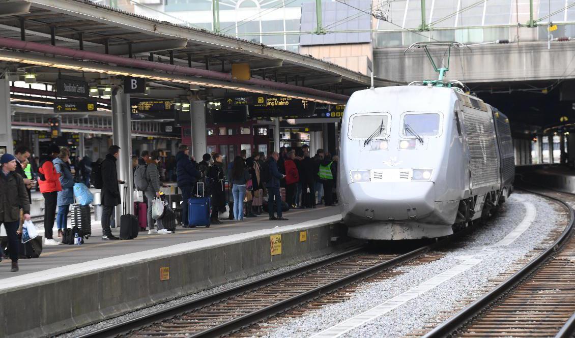 En passagerare på ett tåg från Stockholm till Göteborg fattade misstankar – sedan hittade polisen 200 kilo av bland annat smink. Arkivbild. Foto: Fredrik Sandberg/TT