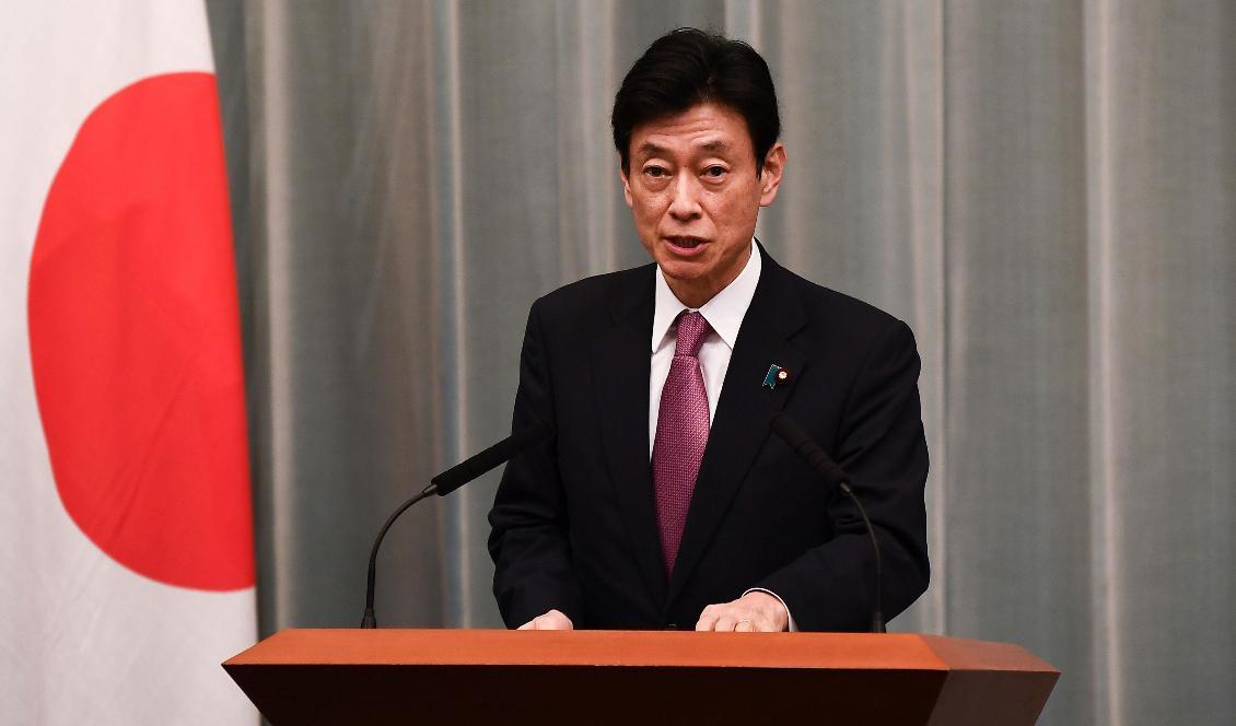 

Japans ekonomiminister, Yasutoshi Nishimura, är osäker på om Kina kan släppas in i Stillahavsområdets handelspakt. Foto: Charly Triballeau/AFP via Getty Images                                                                                        