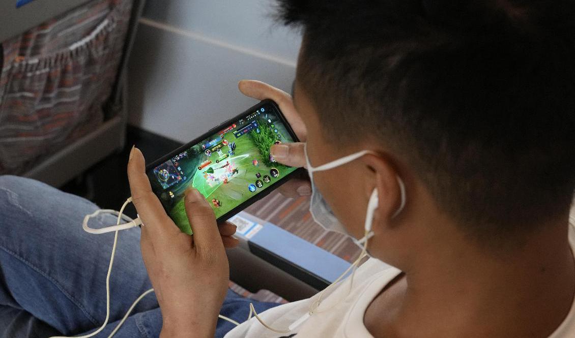 
Tre timmar dataspel per vecka - mer tillåts inte för barn under 18 år i Kina sedan kommunistpartiet infört begränsningar. Foto: Ng Han Guan/AP/TT                                            