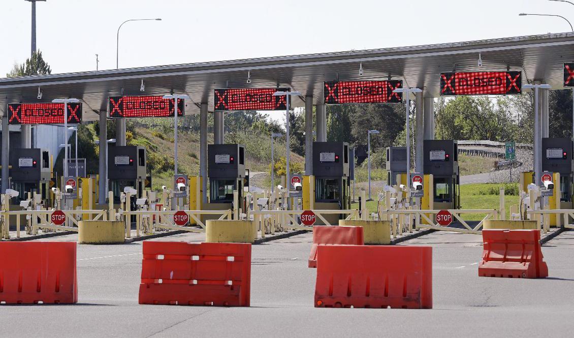 
Spärrarna vid gränsen mellan USA och Kanada kan snart tas bort. Bild från i fjol. Foto: Elaine Thompson/AP/TT                                            