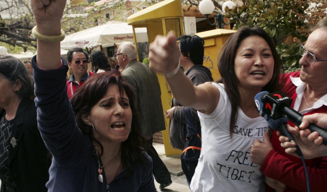 Protibetanska demonstranter i Olympia i Grekland 2008. Nu befaras nya protester mot Kina inför OS i Peking. Foto: Phil Ipparis/AP/TT