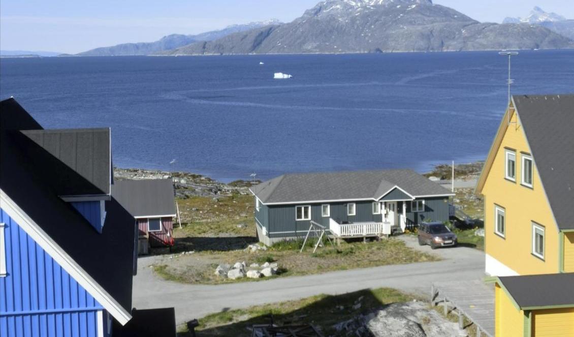 Ryssland vill bland annat samarbeta med Grönland kring fisket. Här syns berget Sermitsiaq från Grönlands huvudstad Nuuk. Arkivbild. Foto: Keith Virgo/AP/TT
