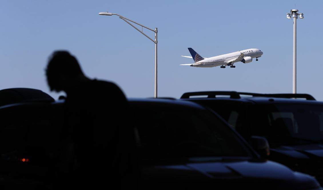 Ett plan från United Airlines lyfter från O´Hare International Airport, Chicago. Arkivbild. Foto: Shafkat Anowar/AP/TT
