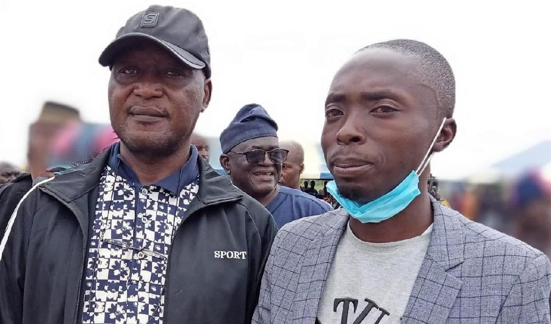 
Luka Binniyat, till vänster, och Lawrence Zongo jobbar båda för Epoch Times i Nigeria. Binniyat har gripits, anklagad för ”cyberförföljelse”. Foto: Bitrus Adamu                                            