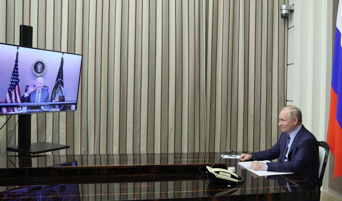Rysslands president Vladimir Putin och USA:s president Joe Biden har hållit ett digitalt möte under tisdagen. Foto: Mikhail Metzel/AFP/TT
