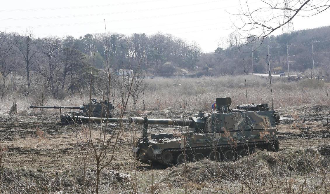 Sydkoreanska haubitsar av typen K-9. Arkivbild. Foto: Ahn Young-Joon/AP/TT