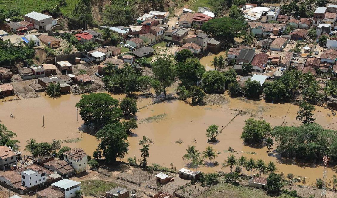 Delar av delstaten Bahia i östra Brasilien har drabbats av översvämningar efter kraftiga regn. Bild från 12 december. Foto: Isac Nobrega/AFP/TT