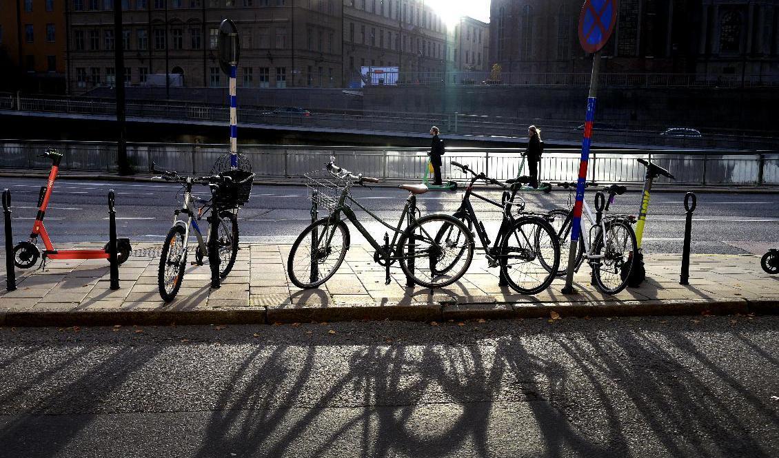 I Danmark måste förare av elsparkcyklar bära hjälm sedan årsskiftet. Foto: Arkivbild. Janerik Henriksson/TT