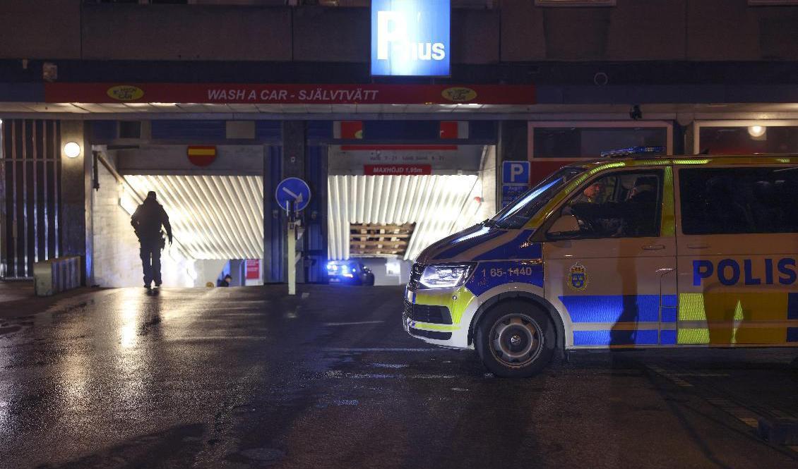 Mannen hittades av förbipasserande utanför ett parkeringsgarage i Malmö. Foto: Andreas Hillergren/TT