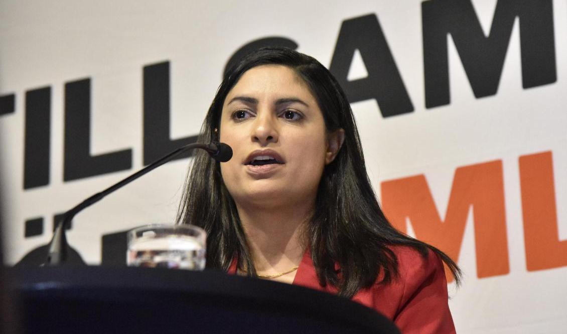 Vänsterpartiets partiledare Nooshi Dadgostar valdes till ny ordförande efter Jonas Sjöstedt för drygt ett år sedan. Siktet är inställt på att komma med i en regering efter valet. Arkivbild. Foto: Lars Schröder/TT