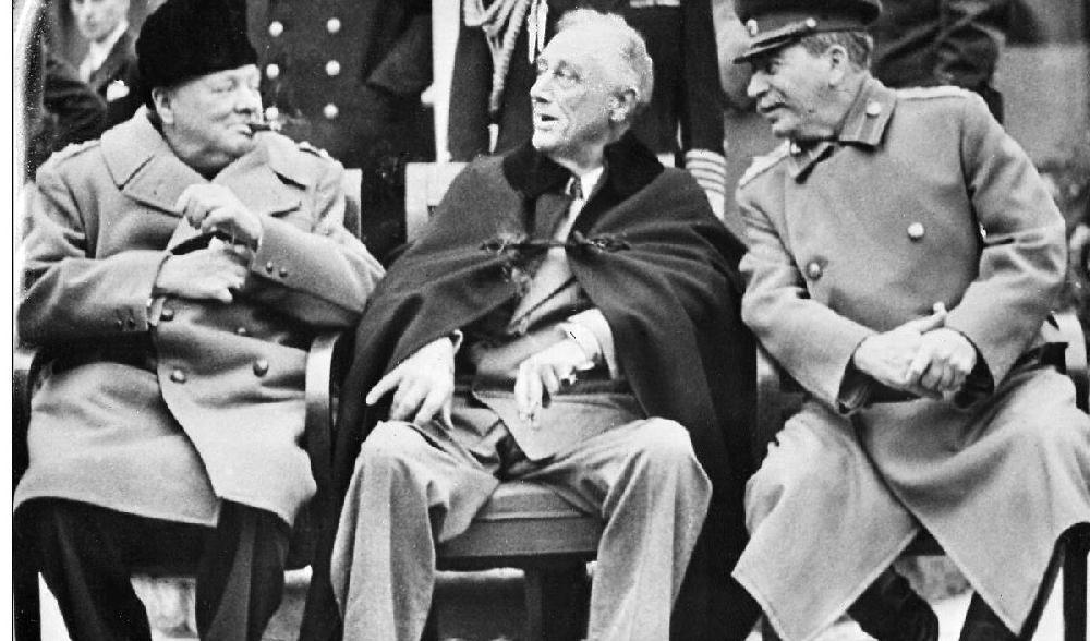 












Winston Churchill, Franklin D. Roosevelt och Josef Stalin, ledare för de allierade under andra världskriget vid konferensen i Jalta 1945. Foto: STF/AFP via Getty Images                                                                                                                                                                                                                                                                                                                                                                                                                                                                                                                                                                                            