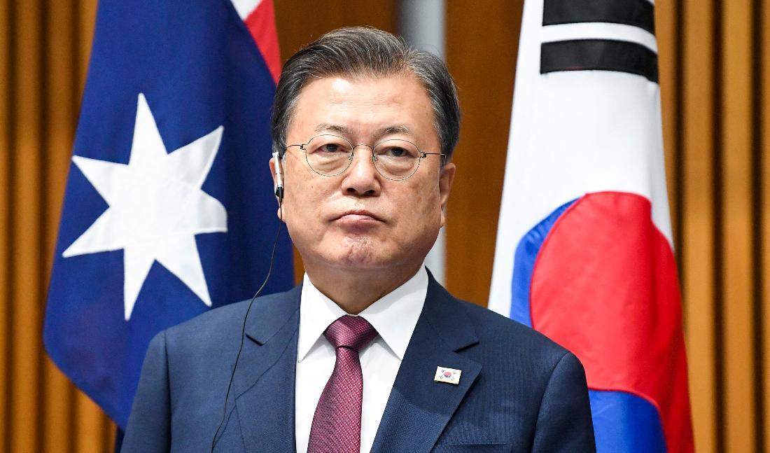 

Sydkoreas avgående president Moon Jae-in i det australiska parlamentet den 13 december 2021. Foto: Lukas Coch/Pool/AFP via Getty Images                                                                                        