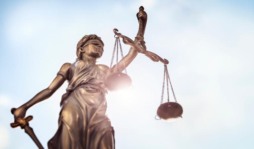 Är våra statstjänstemän, likt fru Justitia, rättvisa i sina bedömningar? Foto: Brian Jackson