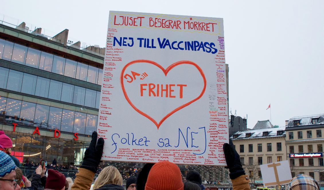 









"Nej till vaccinpass, ja till frihet" var budskapet vid manifestationen på Sergels torg, Stockholm den 22 januari 2022. Foto: Emil Almberg                                                                                                                                                                                                                                                                                                                                                                                                                                                        