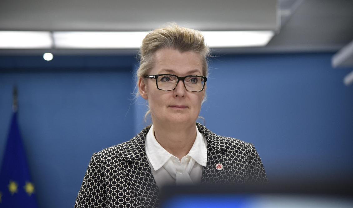 Skolminister Lina Axelsson Kihlblom (S) under fredagens pressträff. Foto: Lars Schröder/TT