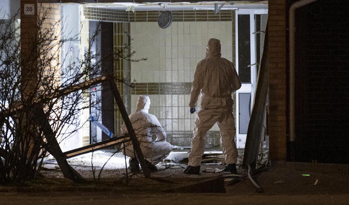 Tekniker undersöker ett trapphus i Malmö där en explosion inträffade tidigare i veckan. Arkivbild. Foto: Johan Nilsson/TT