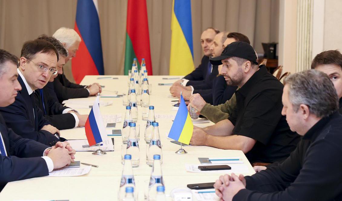 De första samtalen i måndags mellan Ukraina och Ryssland i Belarus ledde inte till några kända genombrott. Arkivbild. Foto: Sergei Kholodilin/BelTA Pool Photo/AP/TT