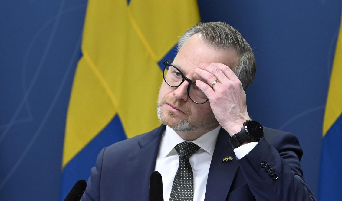 Finansminister Mikael Damberg spår tuffare tider för hushåll med små marginaler. Foto: Anders Wiklund/TT