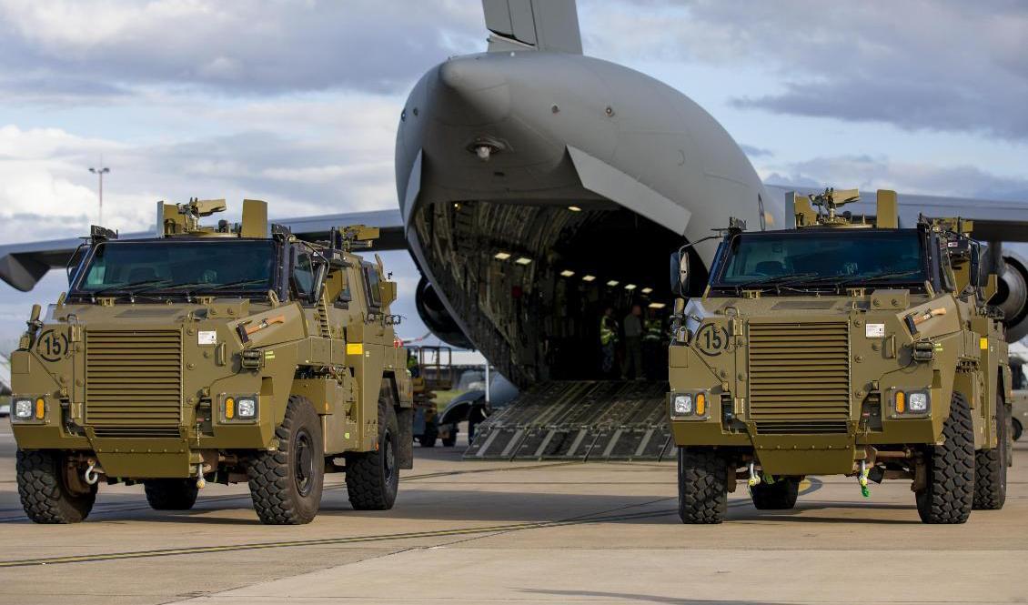 Australien skickar två så kallade bushmaster-fordon till Ukraina. Foto: Emma Schwenke/Australiens kungliga luftvärn via AP/TT
