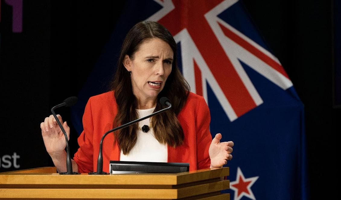 Nya Zeelands premiärminister Jacinda Ardern talar på en pressträff i Wellington den 23 mars 2022. Foto: Marty Melville/AFP via Getty Images